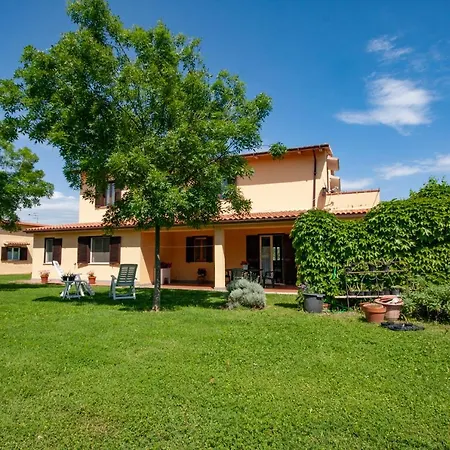 Agriturismo Podere Pernice شقة فندقية *