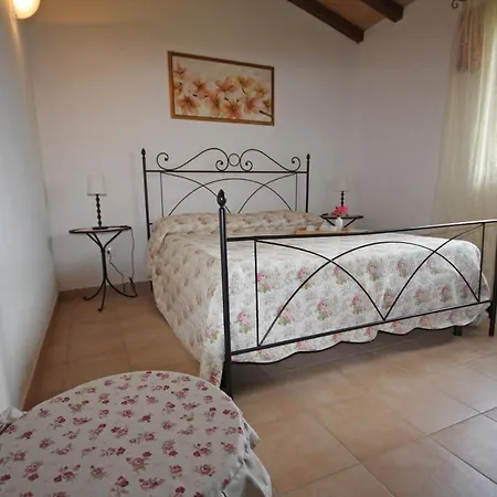 Agriturismo Podere Pernice شقة فندقية *